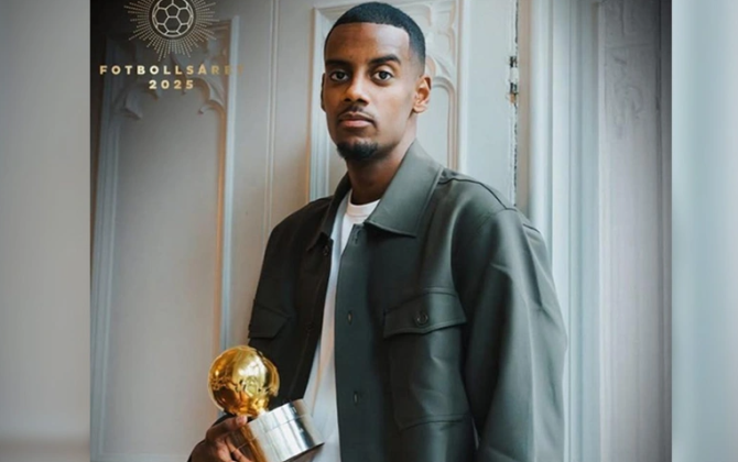 Aleksandr İsak İsveçdə ilin ən yaxşı futbolçusu seçilib