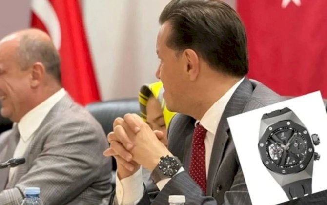 Deputat iclasa 214 min dollarlıq saatla gəldi - FOTO