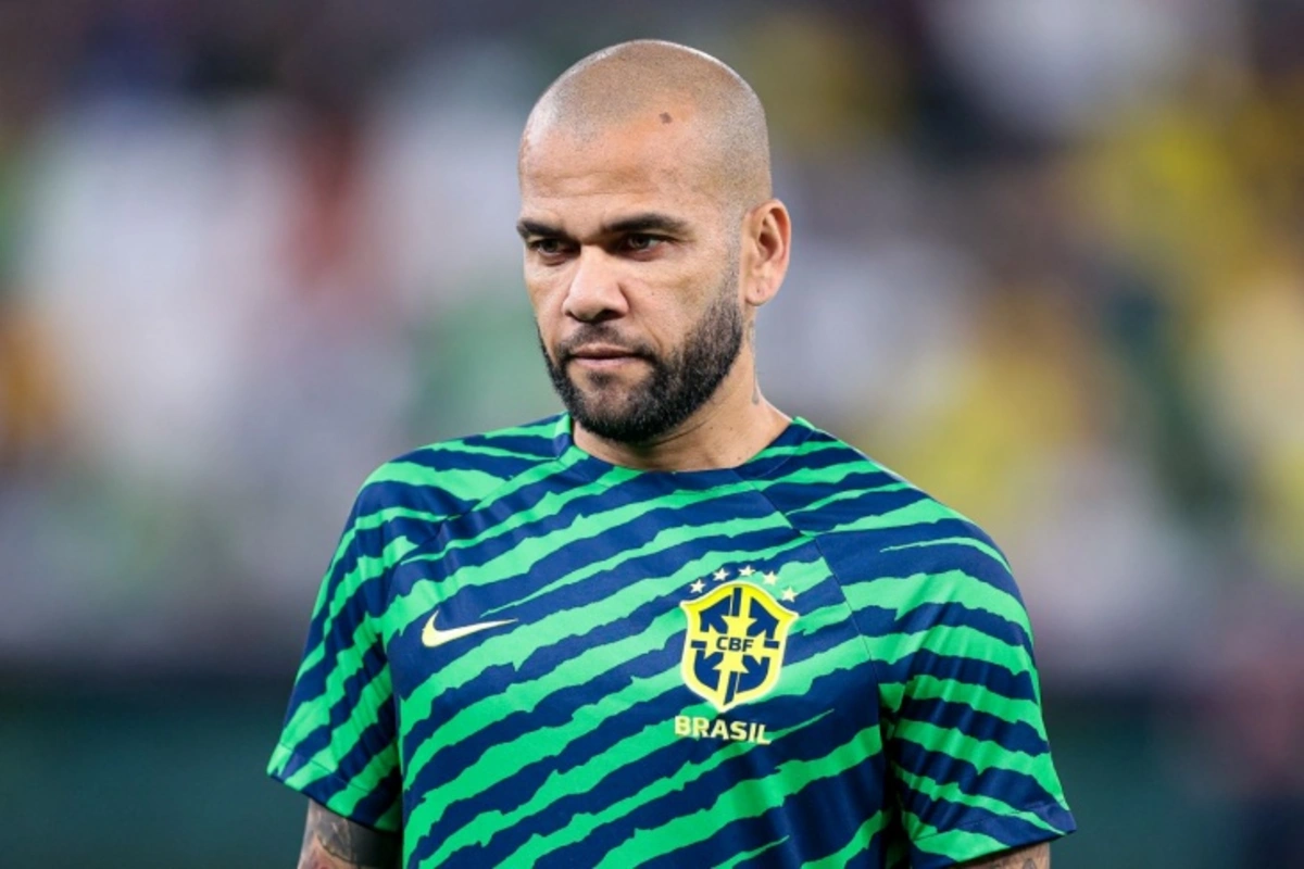 Dani Alveş uzun müddətdən sonra futbola qayıdır