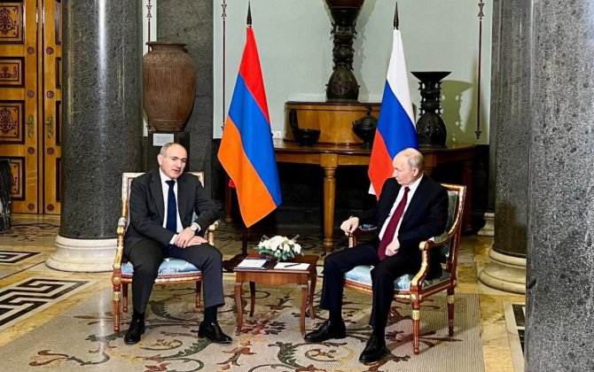 Putin Paşinyanla görüşüb