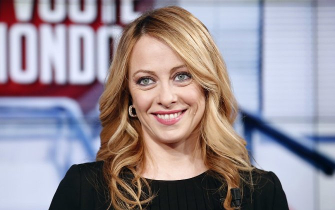 Бензопила, рис и бриллианты: что продает премьер Италии