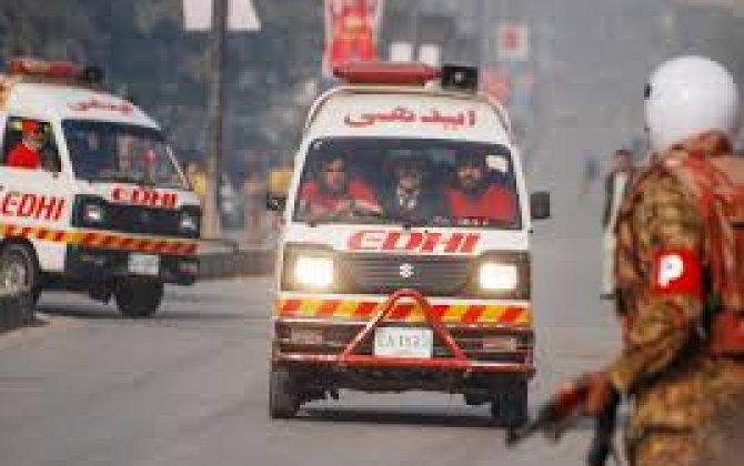 Пять полицейских погибли в результате нападения на служебный автомобиль в Пакистане