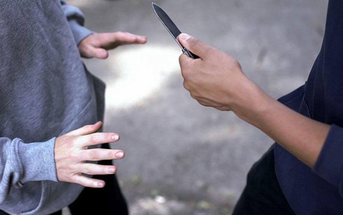 Gəncədə 15 yaşlı oğlan bıçaqlandı