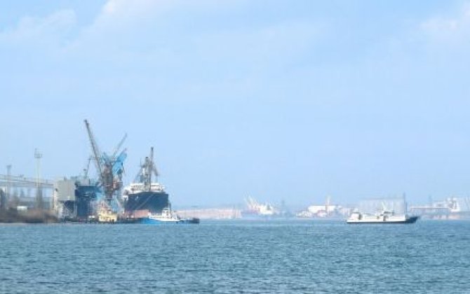В результате ударов РФ по порту Южный произошла утечка масла в Черное море