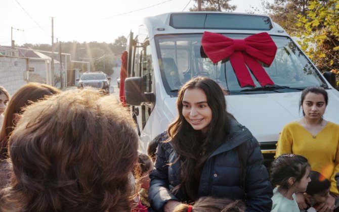 Leyla Əliyeva, Arzu Əliyeva və Alena Əliyeva “Təmiz Dünya” sığınacağında yaşayan uşaqların bayram sevincinə şərik olublar - FOTO