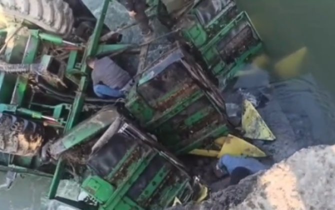 Sabirabadda körpü uçdu, kombayn sürücüsü öldü