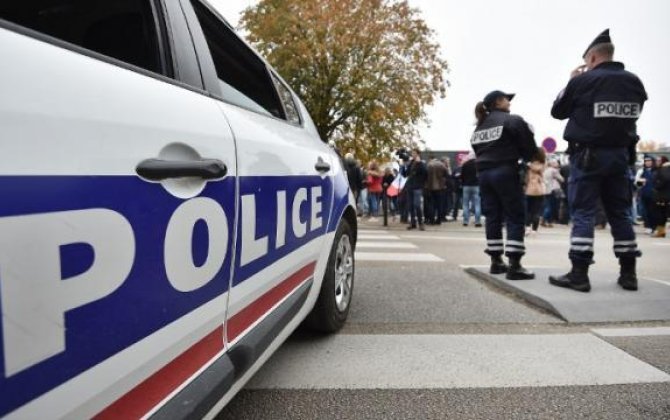 Paris metrosunda 3 qadın bıçaqlandı