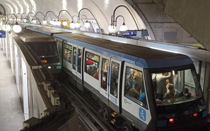 Le Parisien: Неизвестный напал на женщин с ножом в метро Парижа