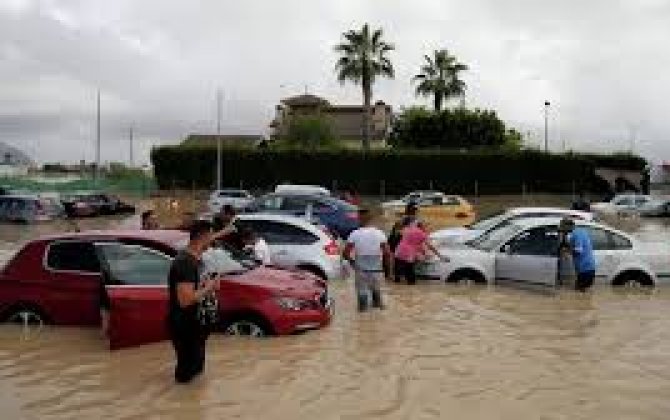 Семья из Испании пропала без вести в Индонезии в результате непогоды