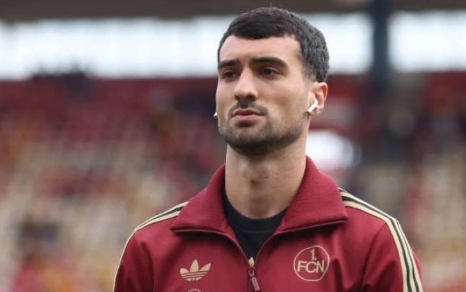 Mahir Emreli sevgilisi ilə... - FOTO