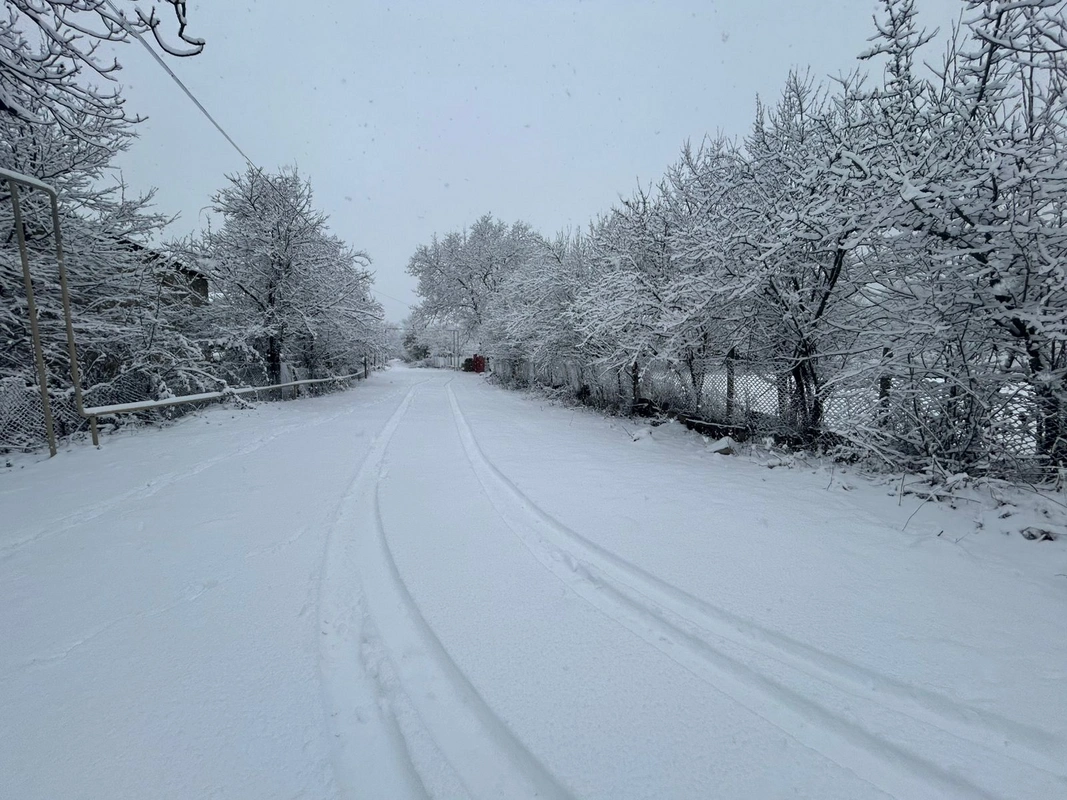 Дороги в Агдеринском районе очищают от снега с помощью спецтехники-ФОТО-ВИДЕО