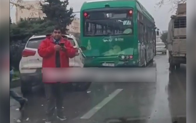 В Баку столкнулись маршрутные автобусы - ВИДЕО
