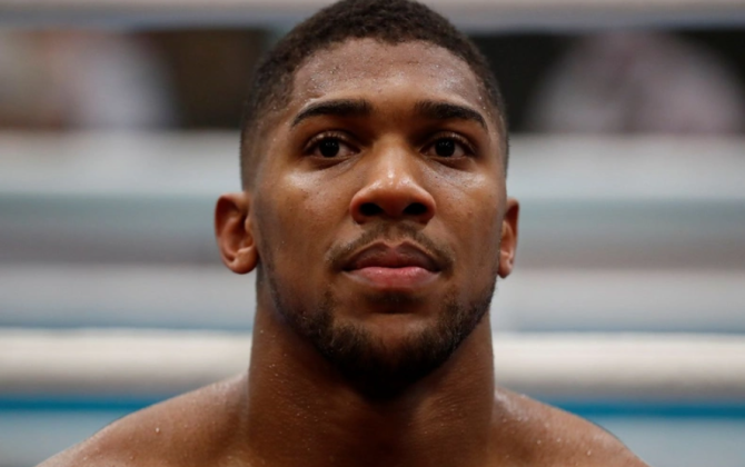 Məşhur boksçu Nigeriyada avtomobil qəzası keçirib