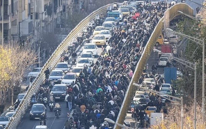 Массовые протесты в Тегеране, глава ЦБ подал в отставку-ВИДЕО