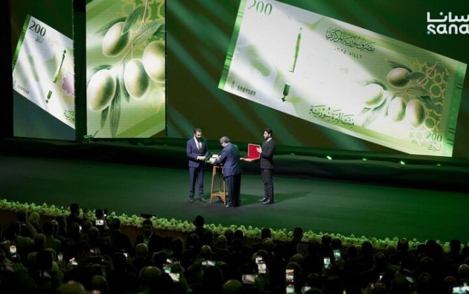 Suriyada əsginaslardan Bəşər Əsədin və atasının təsvirləri yığışdırılıb