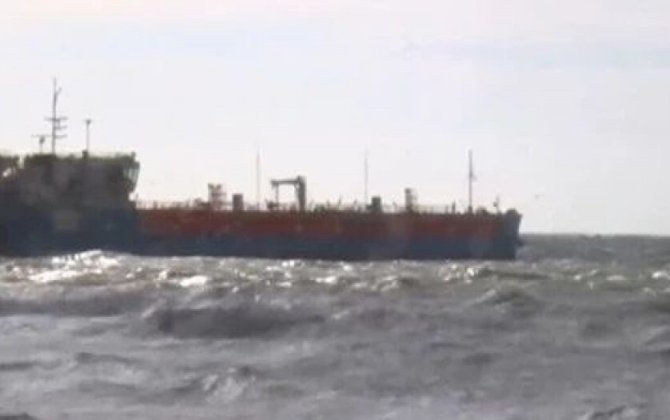 Танкер под флагом Азербайджана подал сигнал бедствия у берегов Стамбула