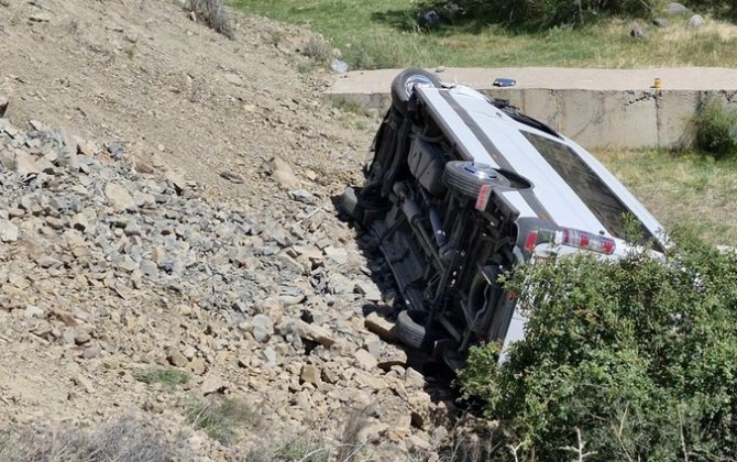 Lerikə gedən mikroavtobus qəzaya düşdü - Xəsarət alanlar var