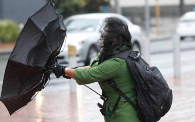 В Азербайджане в связи с ветреной погодой объявлены желтое и оранжевое предупреждения