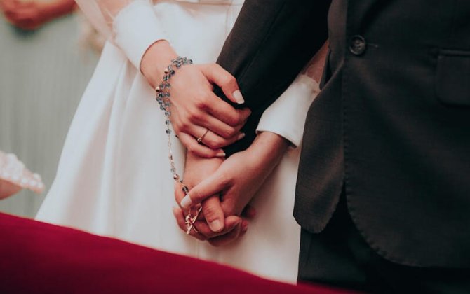 Toyda gəlinə edilən SÜRPRİZ maraq yaratdı - VİDEO