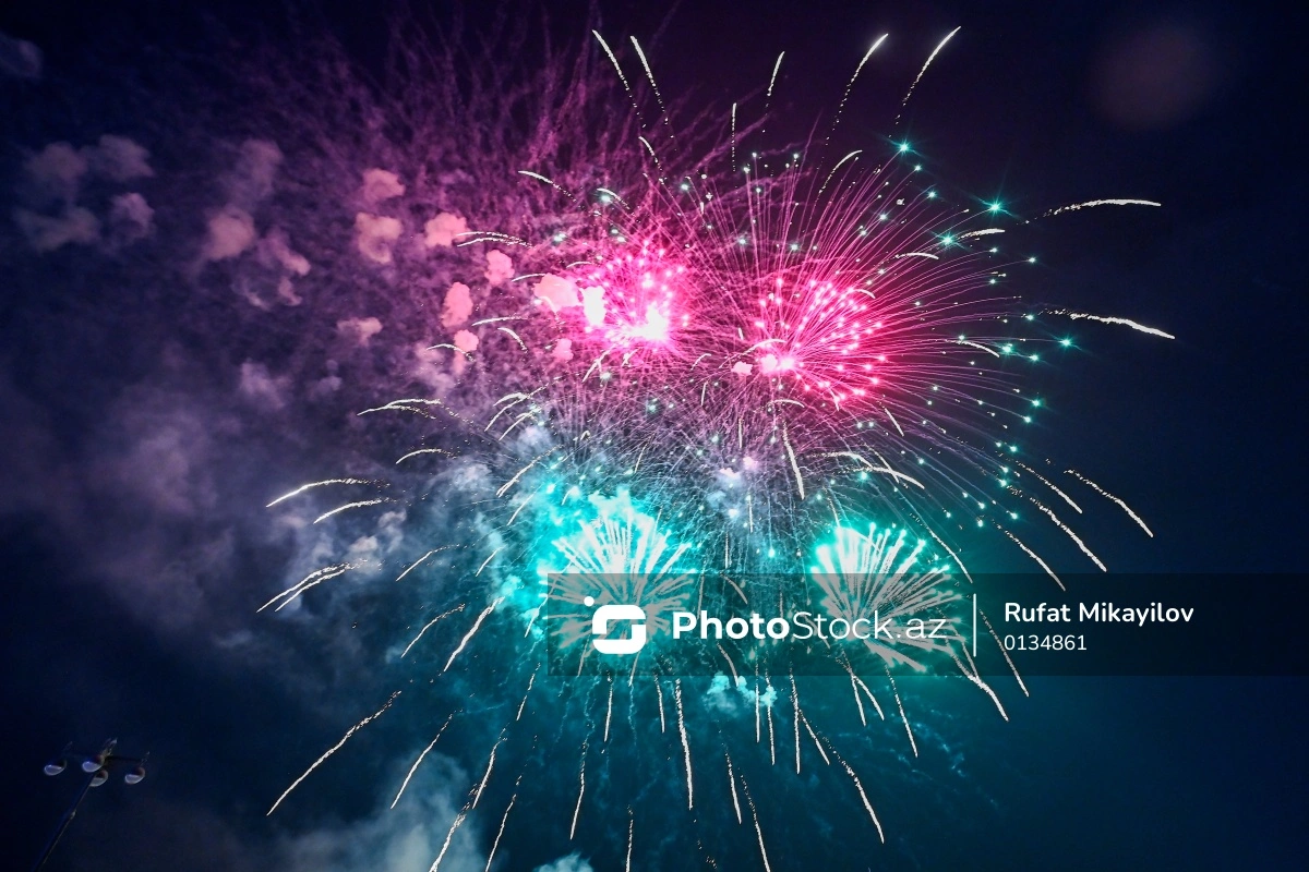 Bakıda Dünya Azərbaycanlılarının Həmrəyliyi Günü və Yeni il atəşfəşanlığı olub