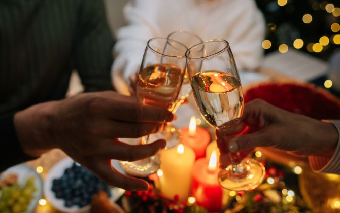 Врач предупредил об опасности сладостей и соусов с алкоголем