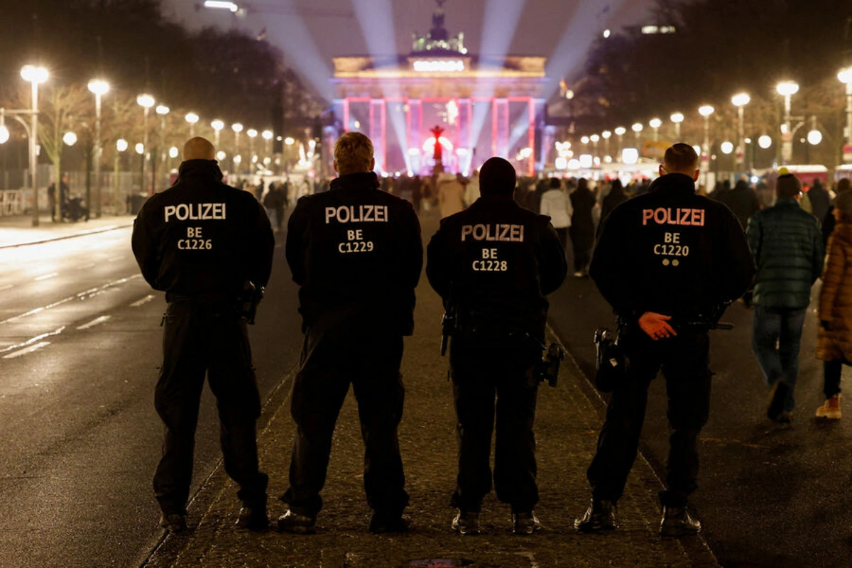 Berlin polisi Yeni il ərəfəsində yüzlərlə şəxsi həbs edib