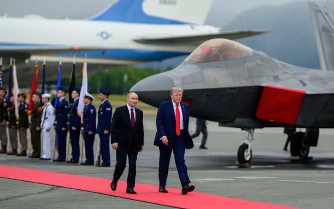 Экс-помощница Байдена сделала неожиданное признание об отношении Трампа к Путину