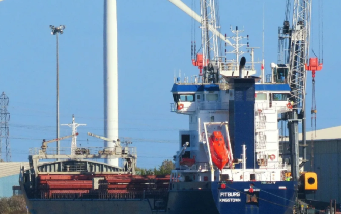 KİV: Finlandiyada saxlanılan gəmi Rusiyadan sanksiyaya məruz qalmış polad daşıyırmış