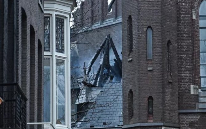 Amsterdamda təxminən 150 illik kilsə yanıb - VİDEO