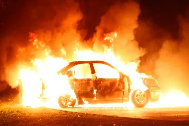 Yeni il gecəsi 1000-dən çox avtomobil yandırıldı