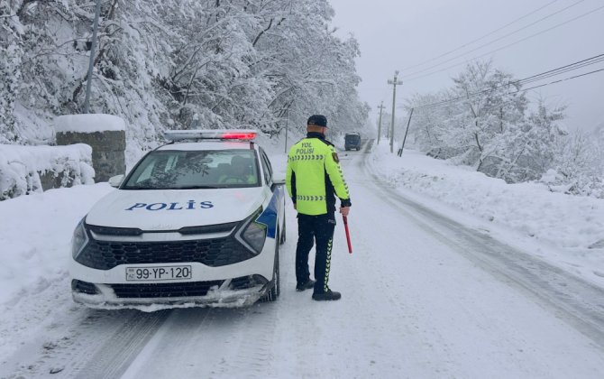 Qarlı hava ilə əlaqədar yollarda təhlükəsizlik tədbirləri gücləndirilib - FOTOLAR