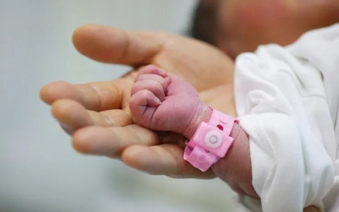 Uşaq acından öldü, ailəsi tutuldu