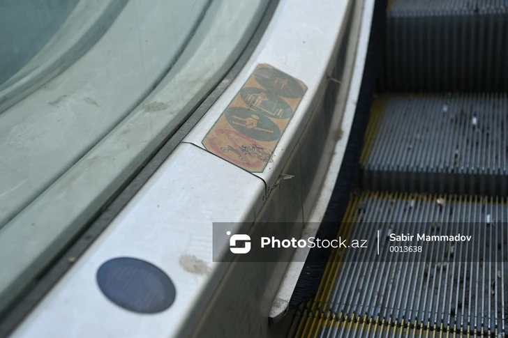 Эскалатор в центре Баку превратился в полосу препятствий: жители месяцами ждут ремонта