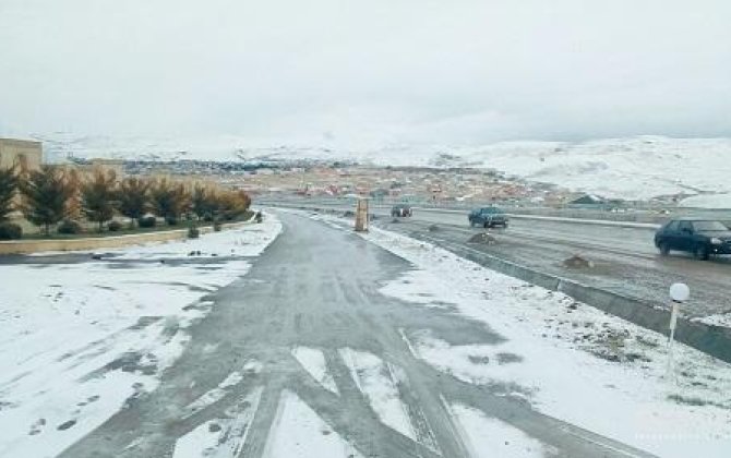 İsmayıllı yolu buz bağladı, uzun tıxac yarandı