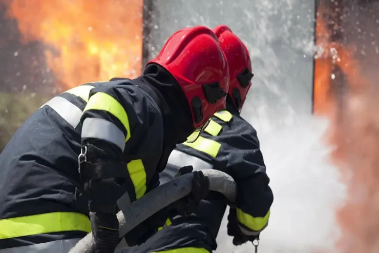 Gəncədə bir-birinə bitişik üç evdə yanğın baş verdi