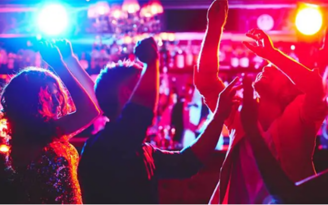 Şirkətin 183 min pulunu belə xərclədi - İçki məclisləri, bahalı telefonlar...