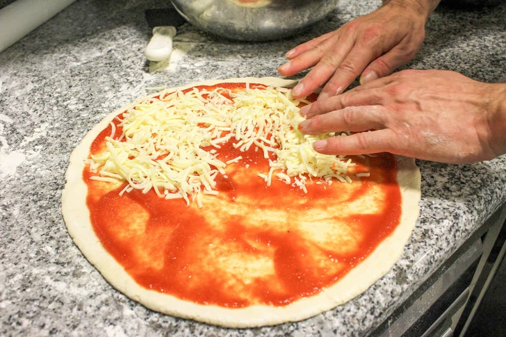 Особенности приготовления пиццы в бакинском ресторане вызвали общественную дискуссию