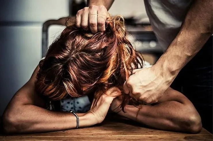 Saatlıda qulaqları eşitməyən ər arvadını döydü, həbs olunmamış amnistiyaya düşdü