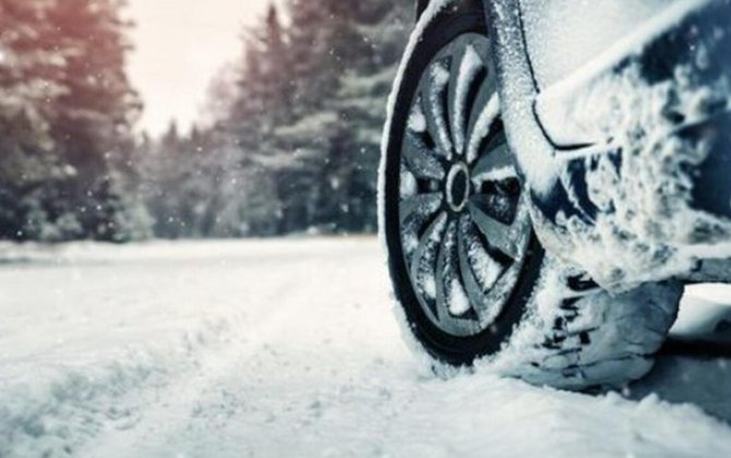 Avtomobil qayadan aşdı - Bir ailənin 3 üzvü xəsarət aldı