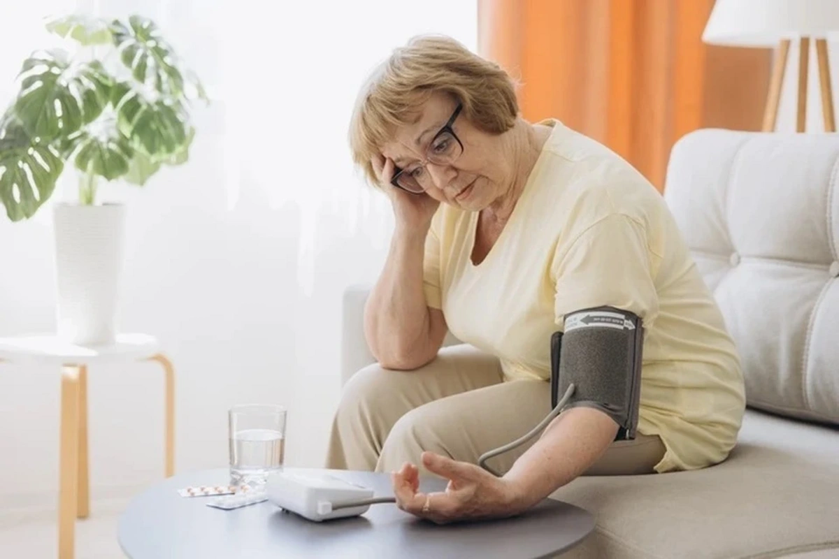 Врач рассказала, как защититься от резких перепадов давления в праздники