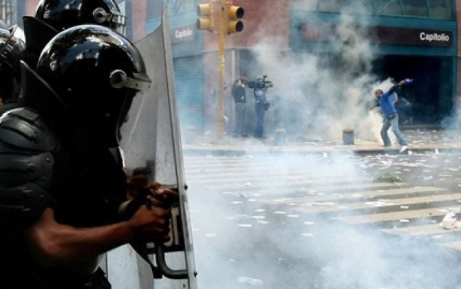 Venesuela prezident sarayı yaxınlığında yenidən partlayışlar və atəş səsləri eşidildi...-VİDEO