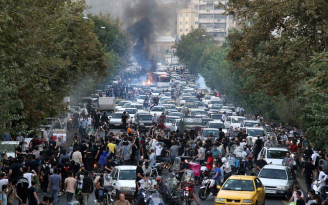 Teokratik rejimin taxtı laxlayır –  İranda monarxiya bərpa edilir?