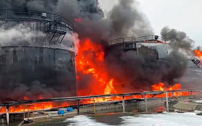 ВСУ поразили нефтебазу и военный склад в России