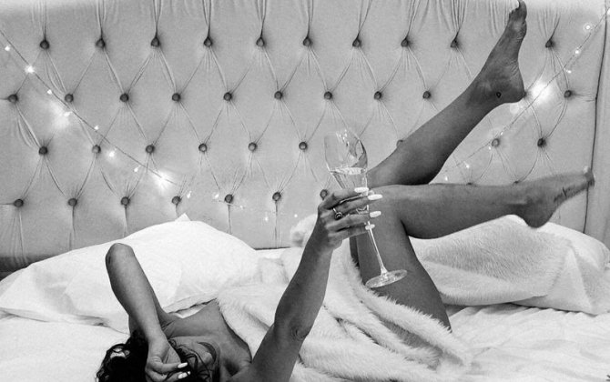 Dilarə çılpaq fotosunu PAYLAŞDI