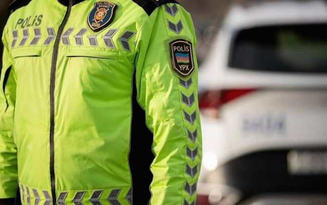 Yol polisi arxa duman fənərlərindən istifadə edən sürücünü saxladı - VİDEO