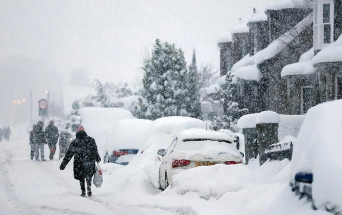 Qərbi Avropada əlverişsiz hava nəqliyyatı iflic edib, insan tələfatı var