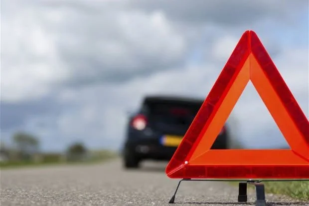 Salyanda mikroavtobus minik avtomobili ilə toqquşub, doqquz nəfər xəsarət alıb