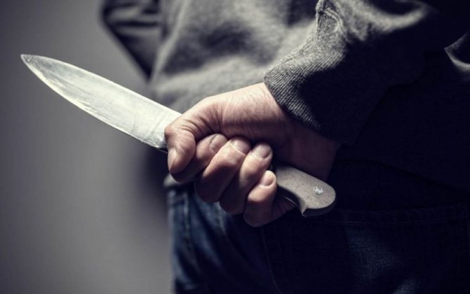 Kafedə müəllimi bıçaqlayan şəxsə AĞIR CƏZA verildi