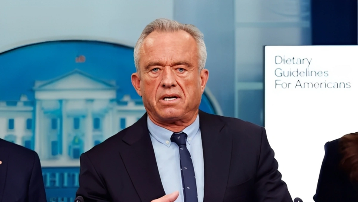 Телефон Роберта Кеннеди начал издавать странные звуки прямо на пресс-конференции-ВИДЕО