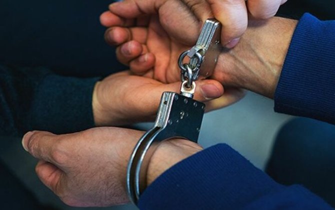 В Хырдалане задержан мужчина за умышленное повреждение Range Rover